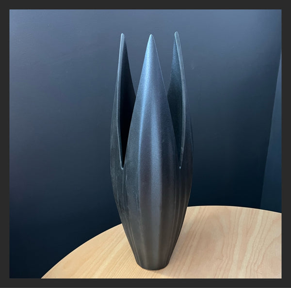 Object VB Flax Vessel - Matte Black